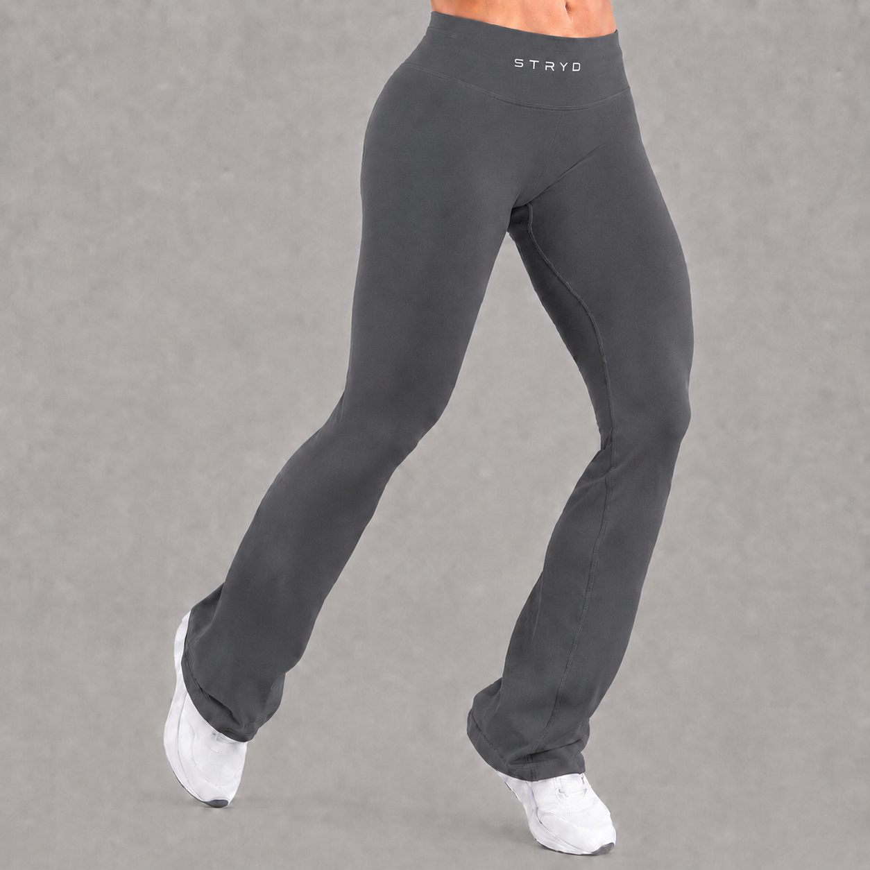 STRYD Flared Legging